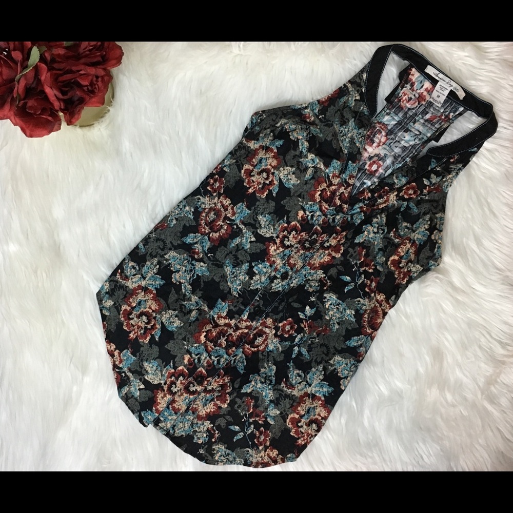 ⭐️American Rag Cie Sleeveless Floral Top⭐️